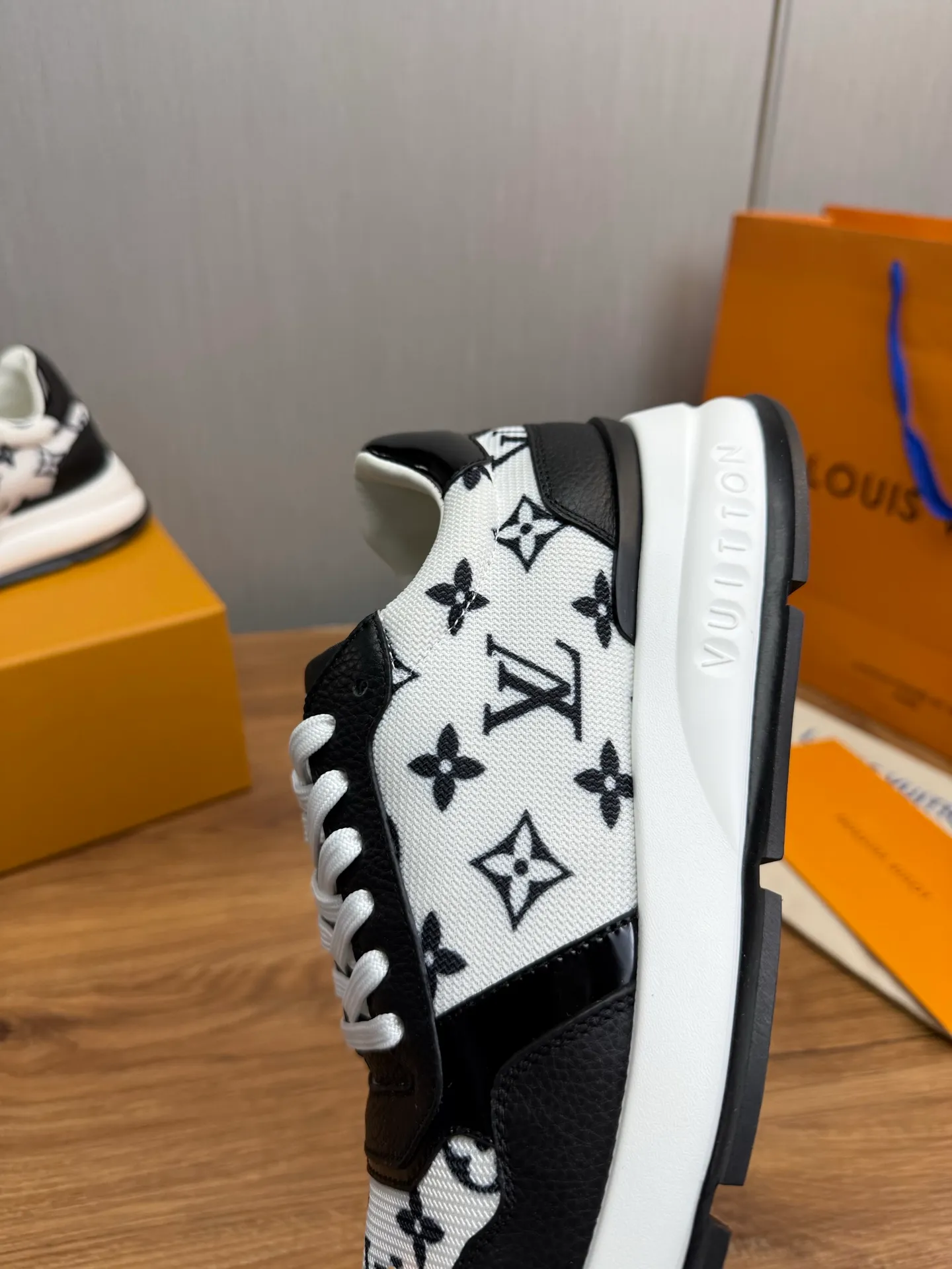 Men's shoes 💰800💰 LOUIS VUITTON [Luden Yiwei] Brand new trendy Lv is on the market 🎁, casual and fashionable men's shoes 👟Original 1:1 shipment✅ The upper is made of imported brand leather + cowhide lining, the original wear-resistant rubber outsole, the version is simple and elegant, exclusive for trendy men. 38-44 (customized at 38.45)